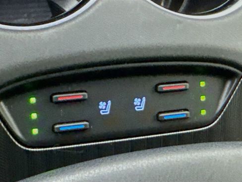 Used 2021 Toyota Venza Limited image 24