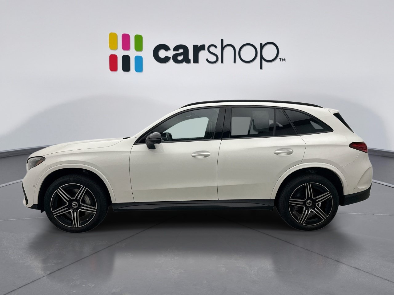 Used 2025 Mercedes-Benz GLC 300 4MATIC image 2