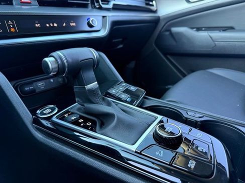 Certified 2025 Kia Sportage SX image 12