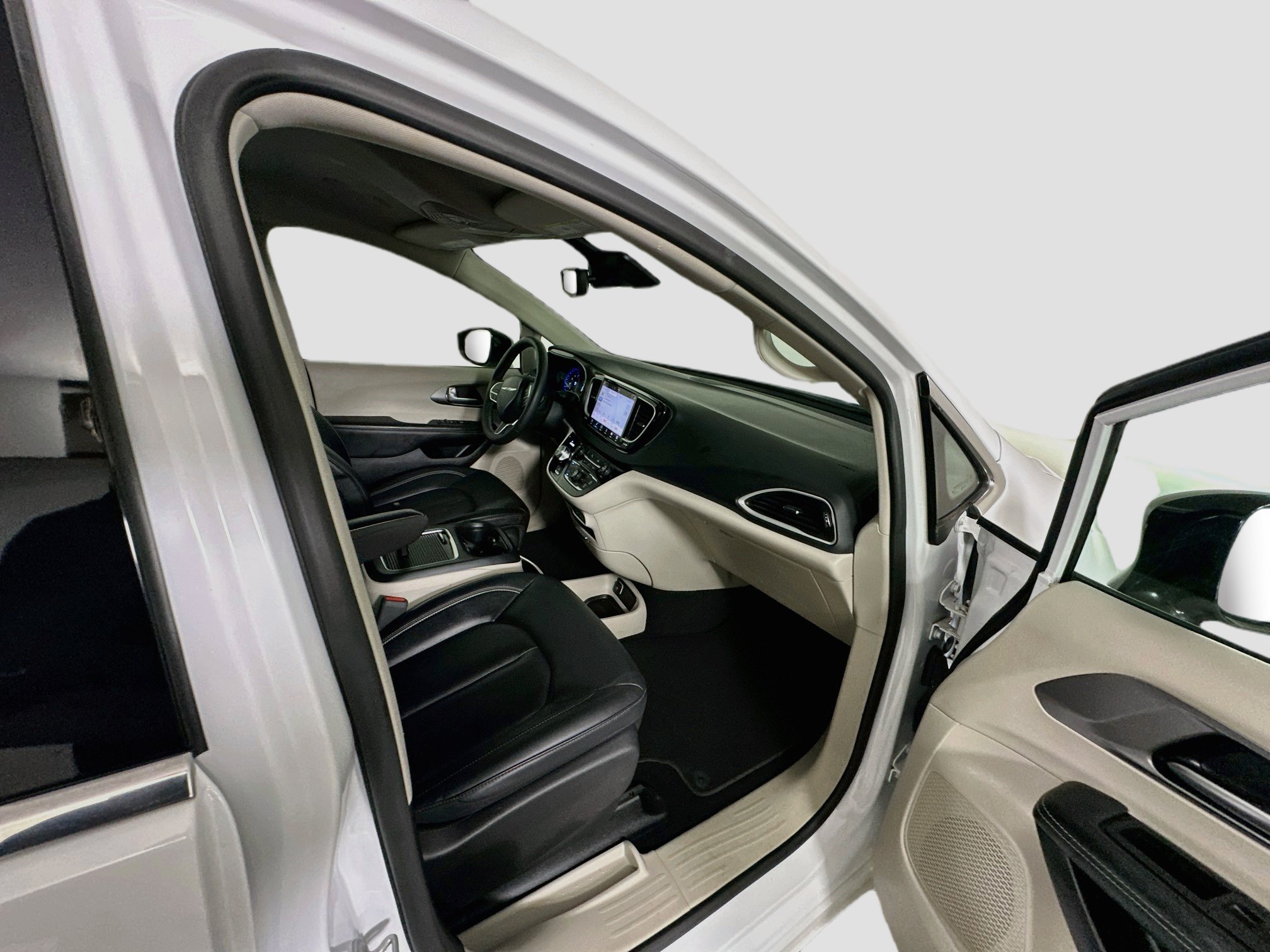Used 2024 Chrysler Pacifica Touring-L FWD image 31