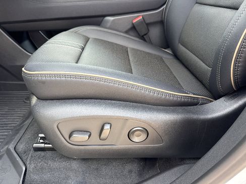 New 2026 Chevrolet Traverse High Country FWD image 11
