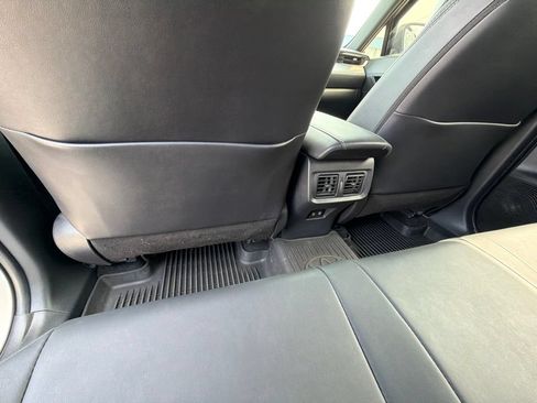 Used 2022 Toyota Venza XLE AWD/4WD image 12