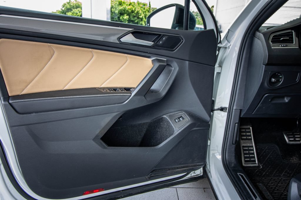 Certified 2024 Volkswagen Tiguan SE R-Line FWD image 20