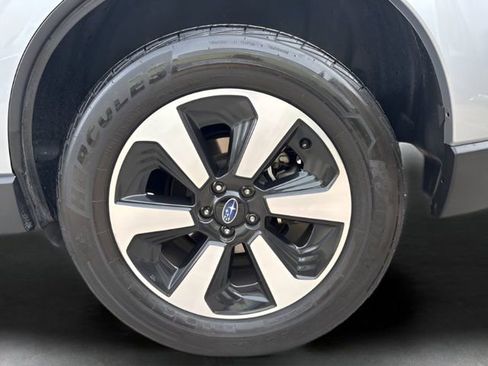 Used 2017 Subaru Forester 2.5i Premium image 9