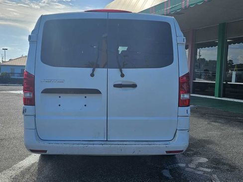 Used 2017 Mercedes-Benz Metris Passenger image 4