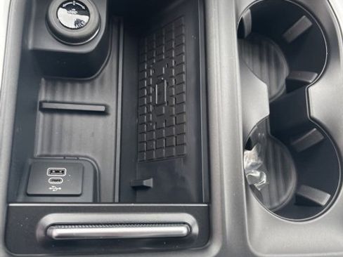 New 2025 Ford Expedition Active image 18