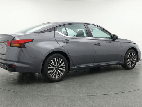 Used 2025 Nissan Altima 2.5 SV image 9