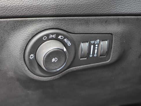 Used 2017 Jeep Compass Limited image 13