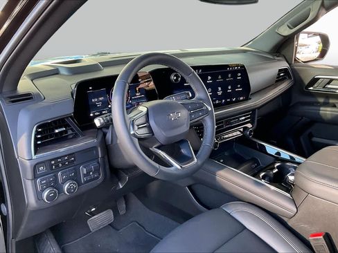 Used 2025 Chevrolet Tahoe Z71 w/ Comfort Package AWD/4WD image 18