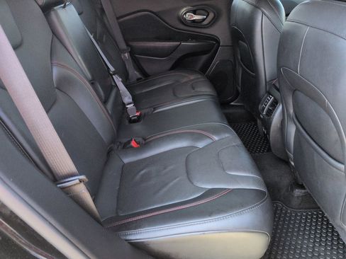 Used 2021 Jeep Cherokee Trailhawk AWD/4WD image 27