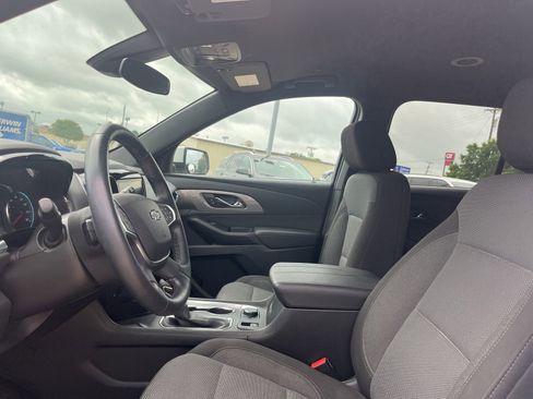 Used 2023 Chevrolet Traverse LT image 7