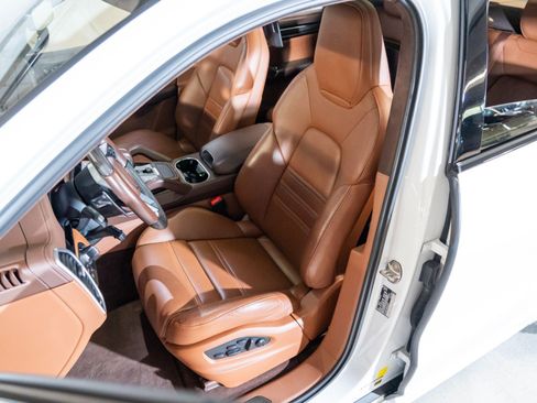 Certified 2023 Porsche Cayenne GTS AWD/4WD image 5