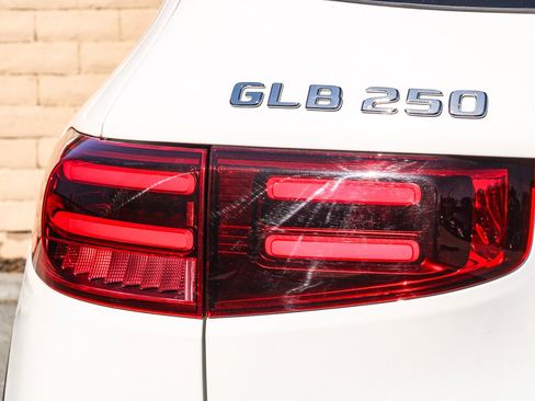 Certified 2025 Mercedes-Benz GLB 250 image 10