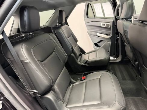 Used 2021 Ford Explorer XLT w/ Equipment Group 202A AWD/4WD image 29