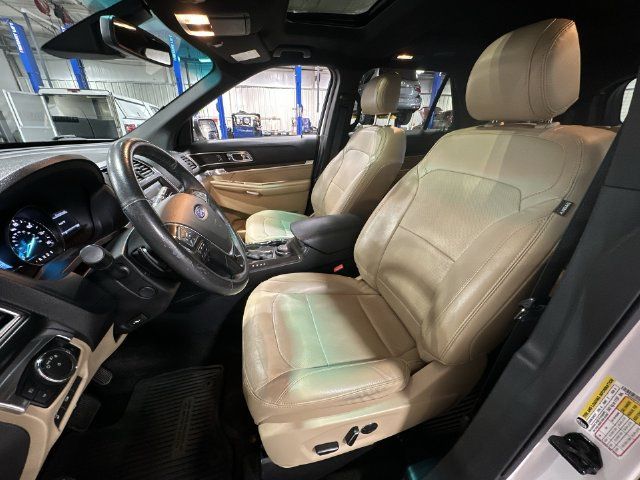 Used 2016 Ford Explorer Limited w/ Equipment Group 301A AWD/4WD image 17