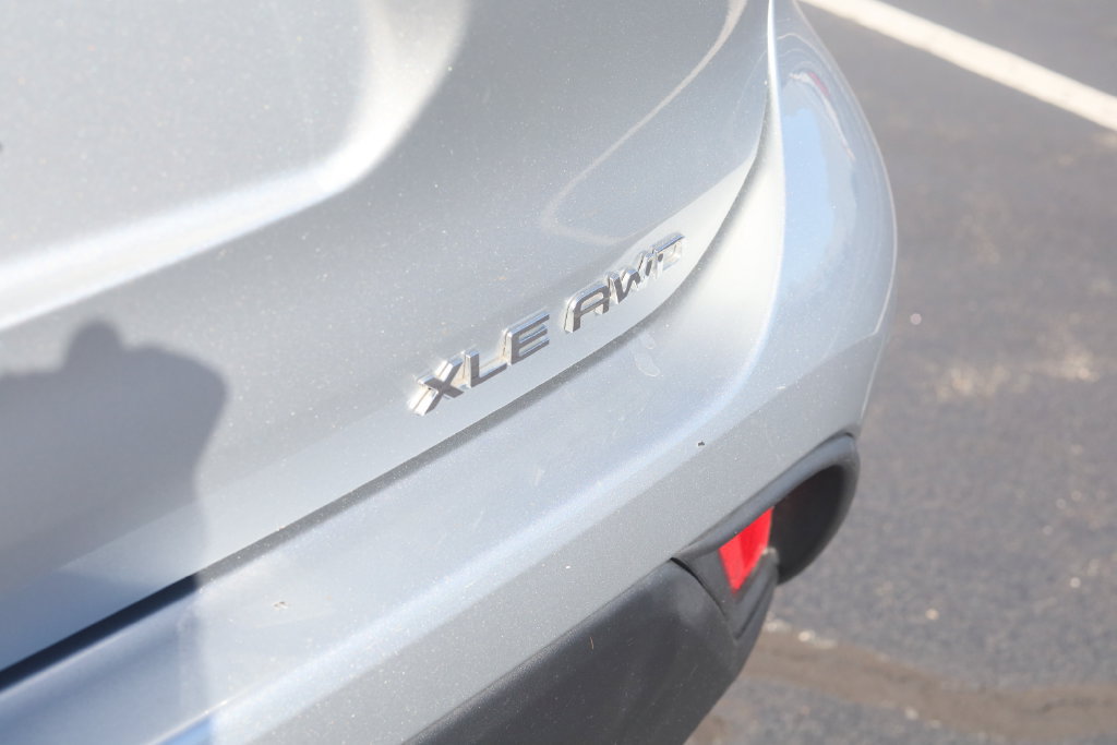 Used 2023 Toyota Highlander XLE AWD/4WD image 38