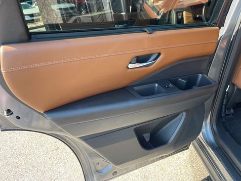 Used 2022 Nissan Pathfinder Platinum w/ Cargo Package image 12