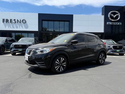 Used 2020 Nissan Kicks SV FWD image 1