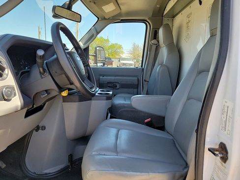 Used 2022 Ford E-350 and Econoline 350 Super Duty image 19