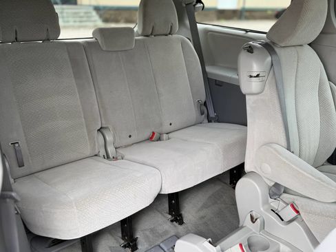 Used 2011 Toyota Sienna LE FWD image 19