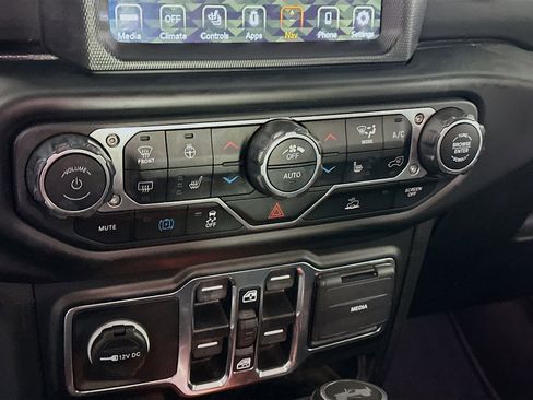 Used 2023 Jeep Wrangler Unlimited Sahara w/ Cold Weather Group AWD/4WD image 23