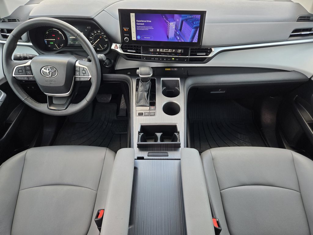 Used 2026 Toyota Sienna XLE FWD image 26
