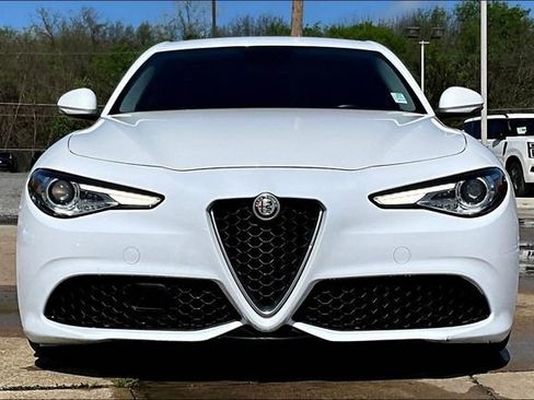 Used 2019 Alfa Romeo Giulia RWD image 2