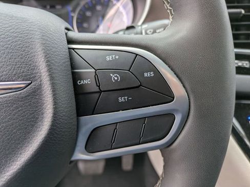 Used 2023 Chrysler Voyager LX FWD image 10
