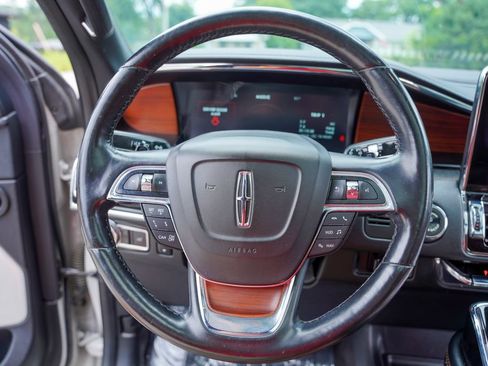 Used 2021 Lincoln Navigator Reserve AWD/4WD image 23