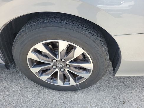 Used 2023 Honda Odyssey EX-L image 15