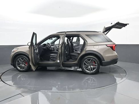 New 2026 Ford Explorer ST w/ Sun And Sound Package AWD/4WD image 32