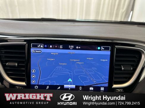 Used 2025 Chrysler Pacifica Limited FWD image 26