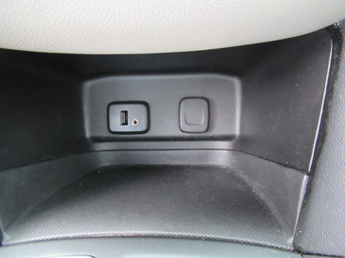 Used 2018 Chevrolet Equinox LT FWD image 24