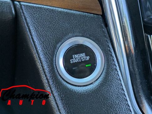 Used 2017 Cadillac Escalade Premium Luxury RWD image 35