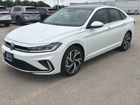 Certified 2025 Volkswagen Jetta SEL FWD image 3