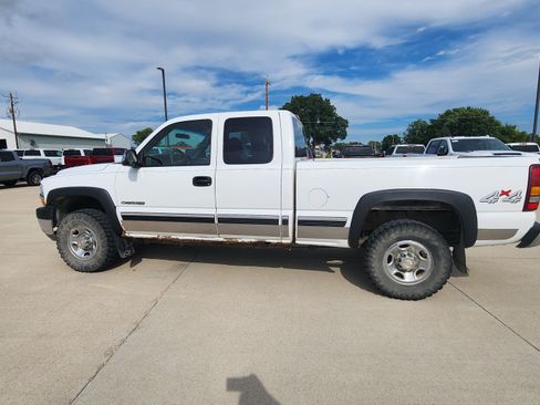 Used 2001 Chevrolet Silverado 2500 LS AWD/4WD image 8