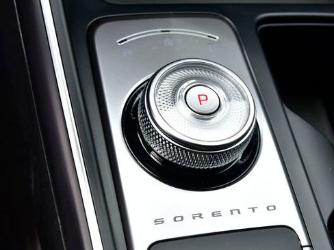 Certified 2025 Kia Sorento EX w/ EX Panoramic Sunroof Package image 32