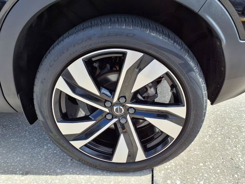 Certified 2024 Volvo XC40 B5 Plus w/ Protection Package Premier AWD/4WD image 9
