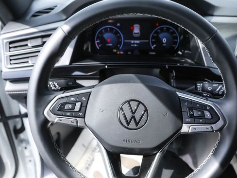 Certified 2025 Volkswagen Atlas Cross Sport SE image 19