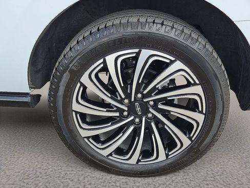 Used 2025 Lincoln Navigator Black Label AWD/4WD image 8