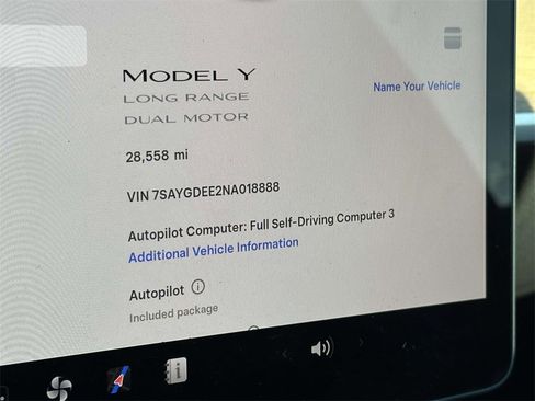 Used 2022 Tesla Model Y Long Range image 10