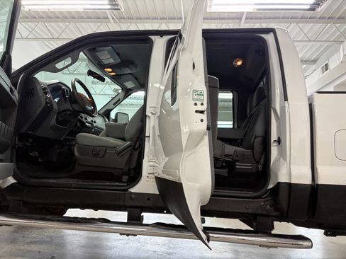 Used 2012 Ford F250 XLT w/ Snow Plow Prep Pkg image 16