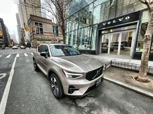 Certified 2023 Volvo XC40 B5 Plus w/ Climate Package image 1