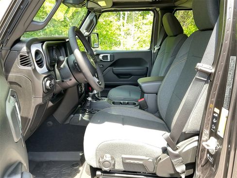 New 2025 Jeep Gladiator Sport image 30