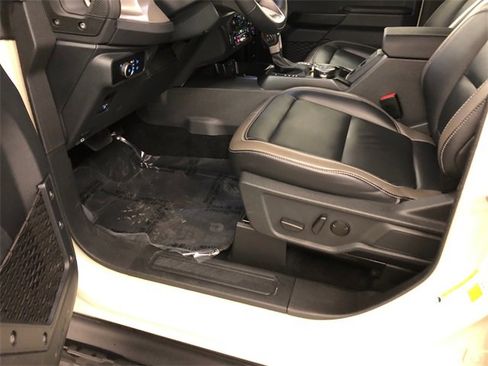 Used 2025 Ford Bronco Outer Banks image 14