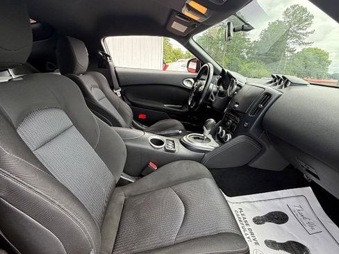 Used 2011 Nissan 370Z Coupe RWD image 20