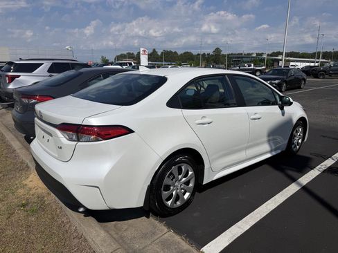 Used 2026 Toyota Corolla LE FWD image 6