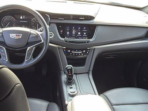 Certified 2025 Cadillac XT5 Premium Luxury image 15