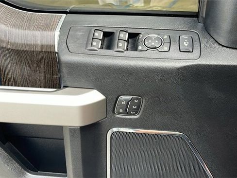 Used 2021 Ford F250 Lariat image 32