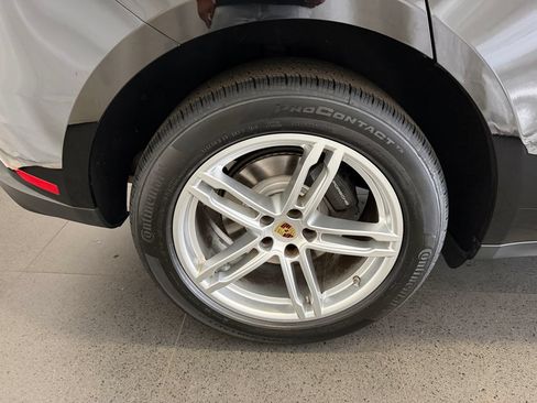 Certified 2023 Porsche Macan AWD/4WD image 12